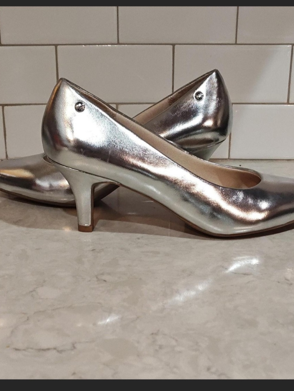 Elegant Lifestride Silver metallic pumps with 2.5" heel  size 10W